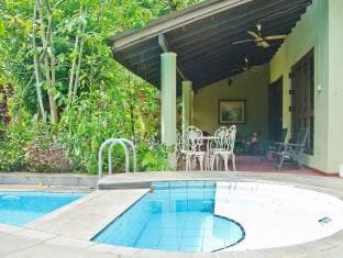 Chandis Paradise Hotel