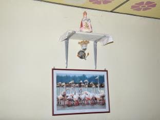 Four Teess Rest Inn