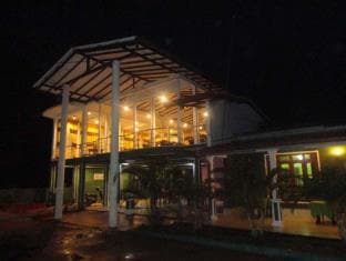 Deshani Holiday Inn