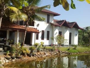 Lagoon Villa