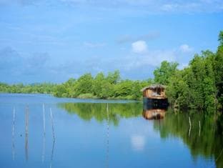 Yathra Houseboat by Jetwing