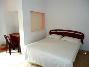 Lions Den Hotel