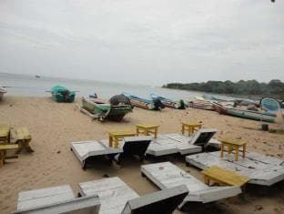 Deans Beach Hotel