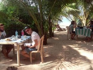 Arcade Beach Hotel