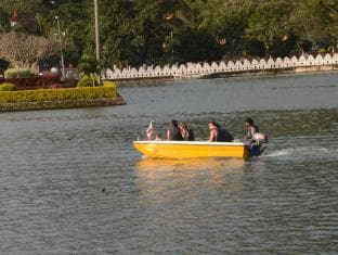 Kandy Waters Hotel
