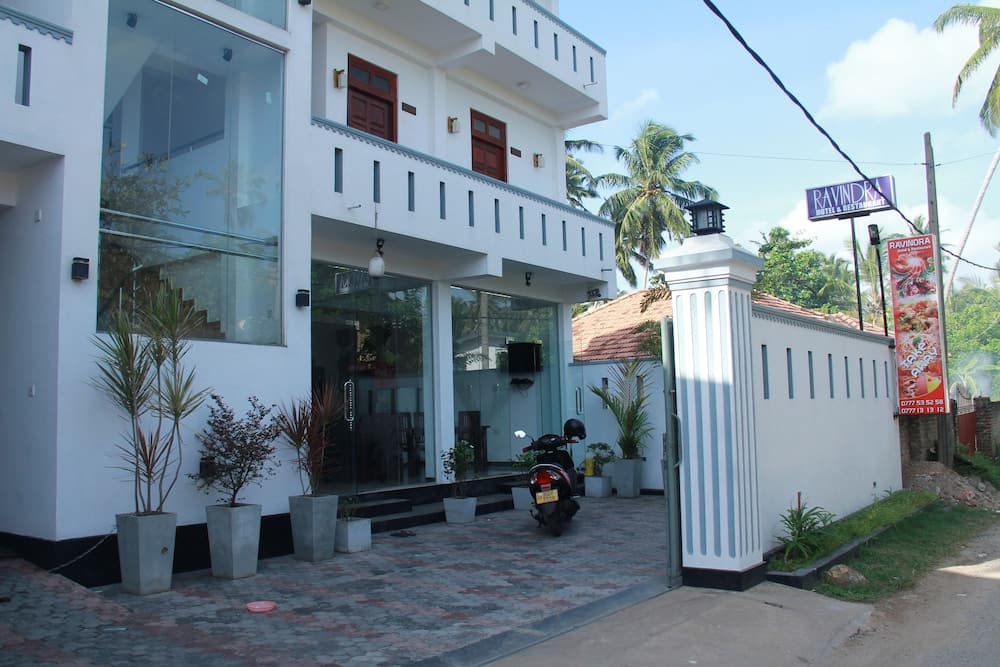 Ravindra Hotel
