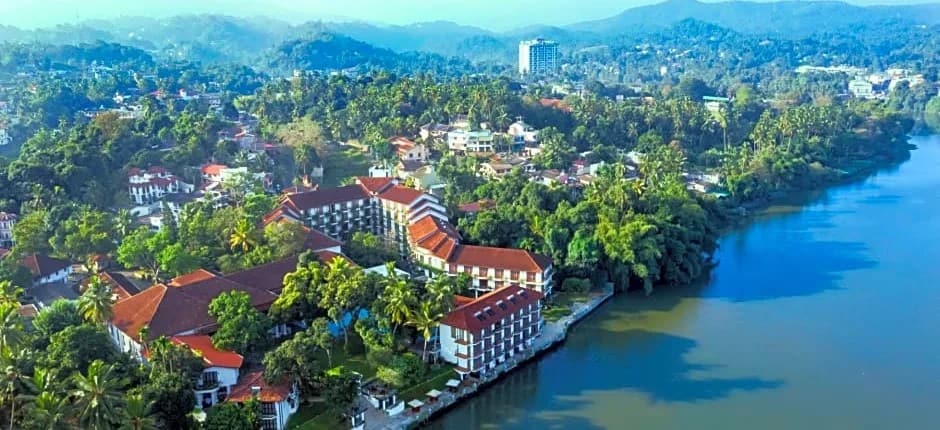Water Front Hotel Kandy