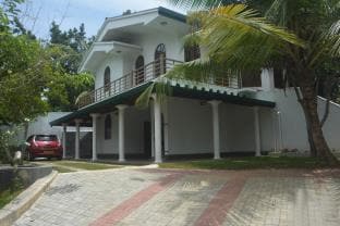 Villa Green white