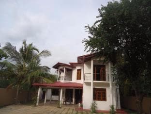 Seven Flowers Hotel