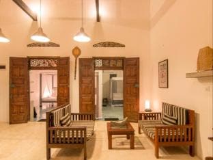 Blue Parrot Beach Villa