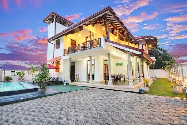 Daisy Villa