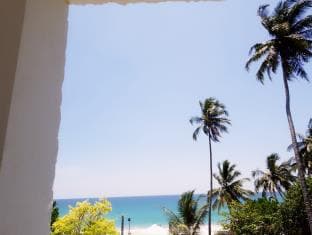 wave & deep beach resort