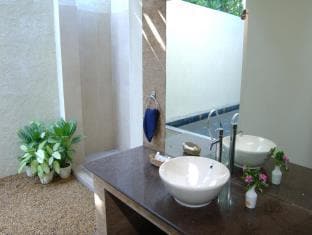 Hibiscus Beach Hotel