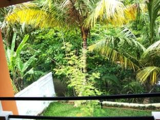 Riverside Cabanas Hotel
