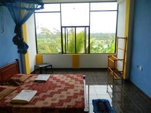 Lake Wave Hotel