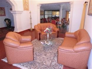 Kandy Lake Reach Hotel
