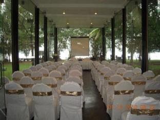 Thotupola Lakeside Resort