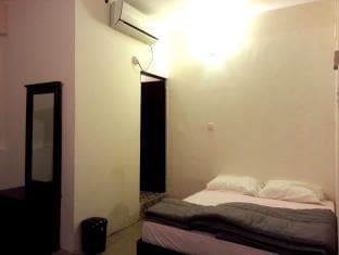 Green Palace Inn