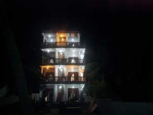 Golden Surfer Beach Hotel