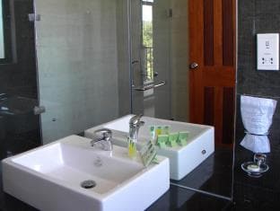 Oak Ray Regency Hotel