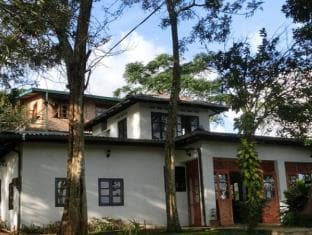 Welikande Hotel & Trekking Center