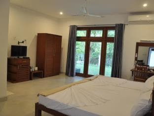 Aarya Hotel