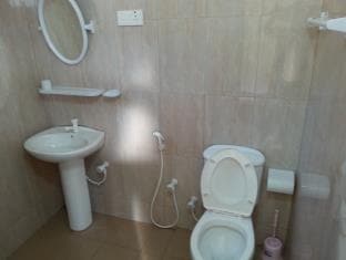 Yals Town Inn