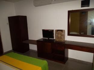 Gaily Green Hotel